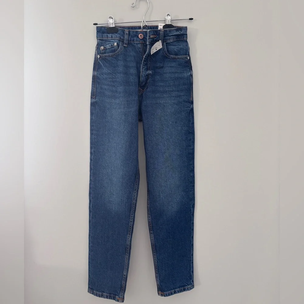*Zara Mom's Fit NWT Straight Leg Jeans (US 0/ UK 32) - Picture 2 of 6